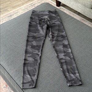 Beyond Yoga Size small leggings